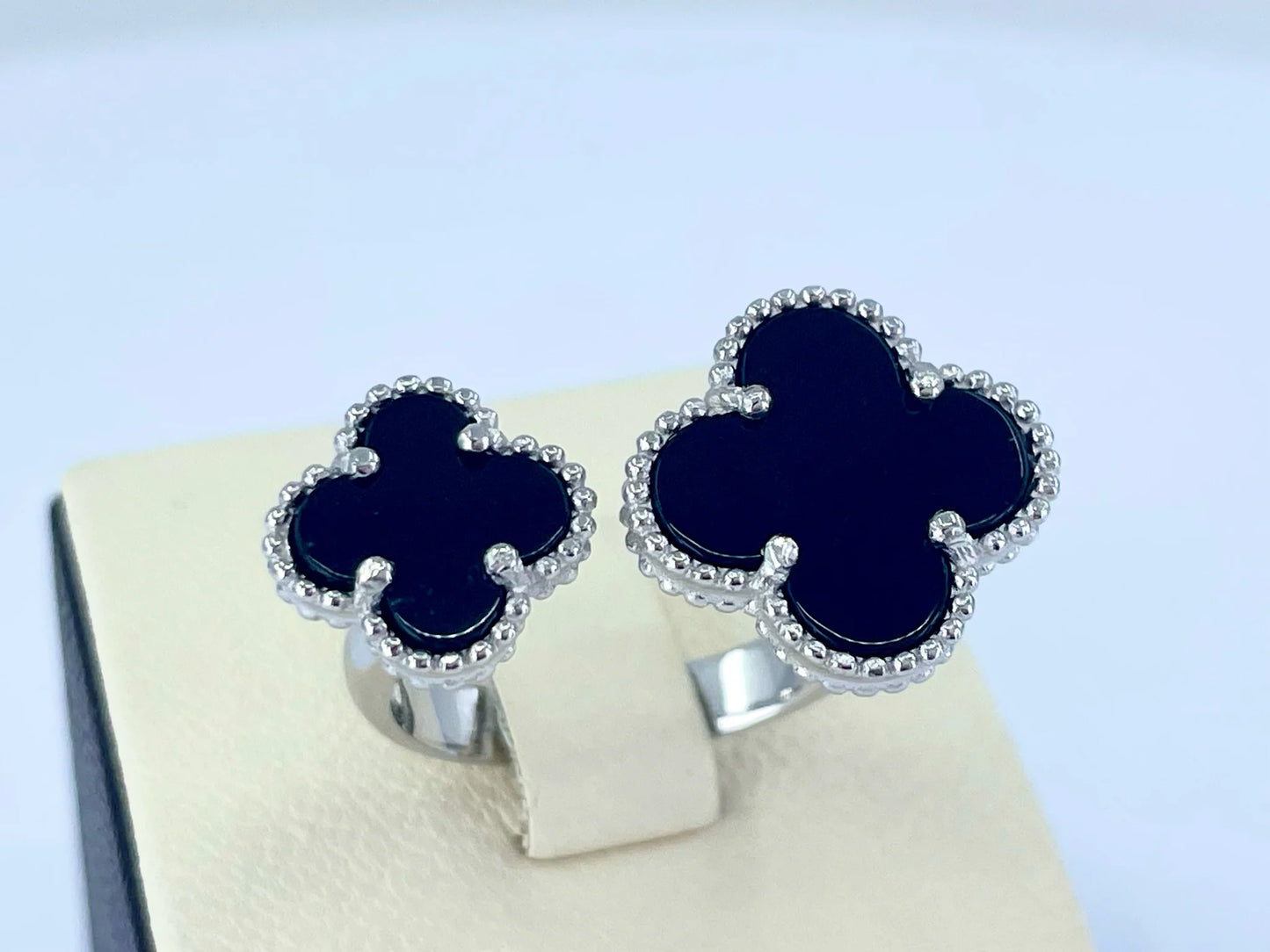 Onyx Silver Ring clover