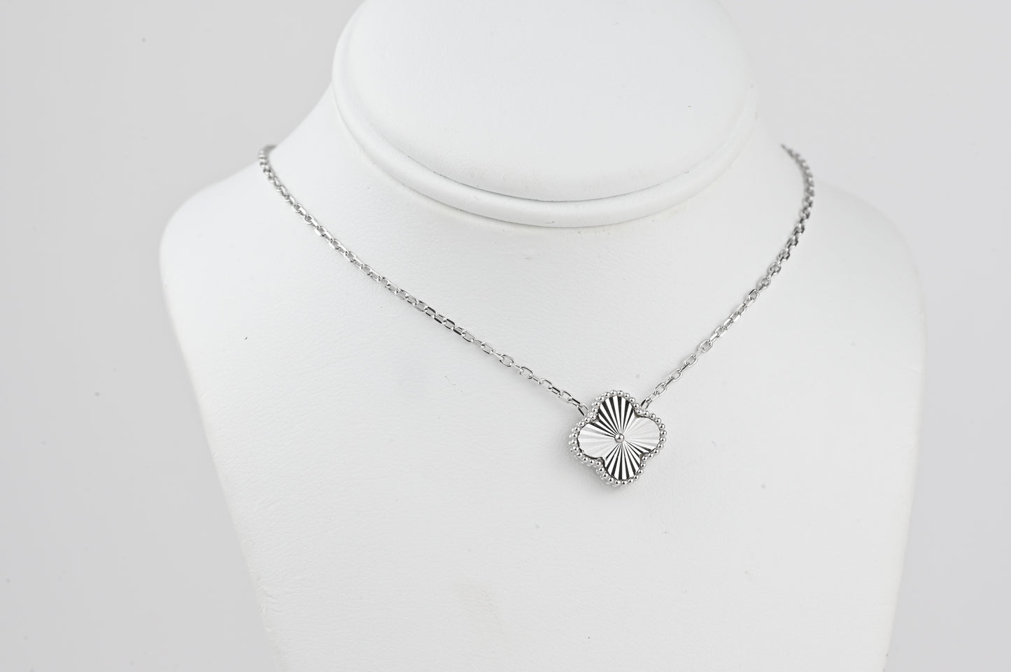 Silver clover Necklace