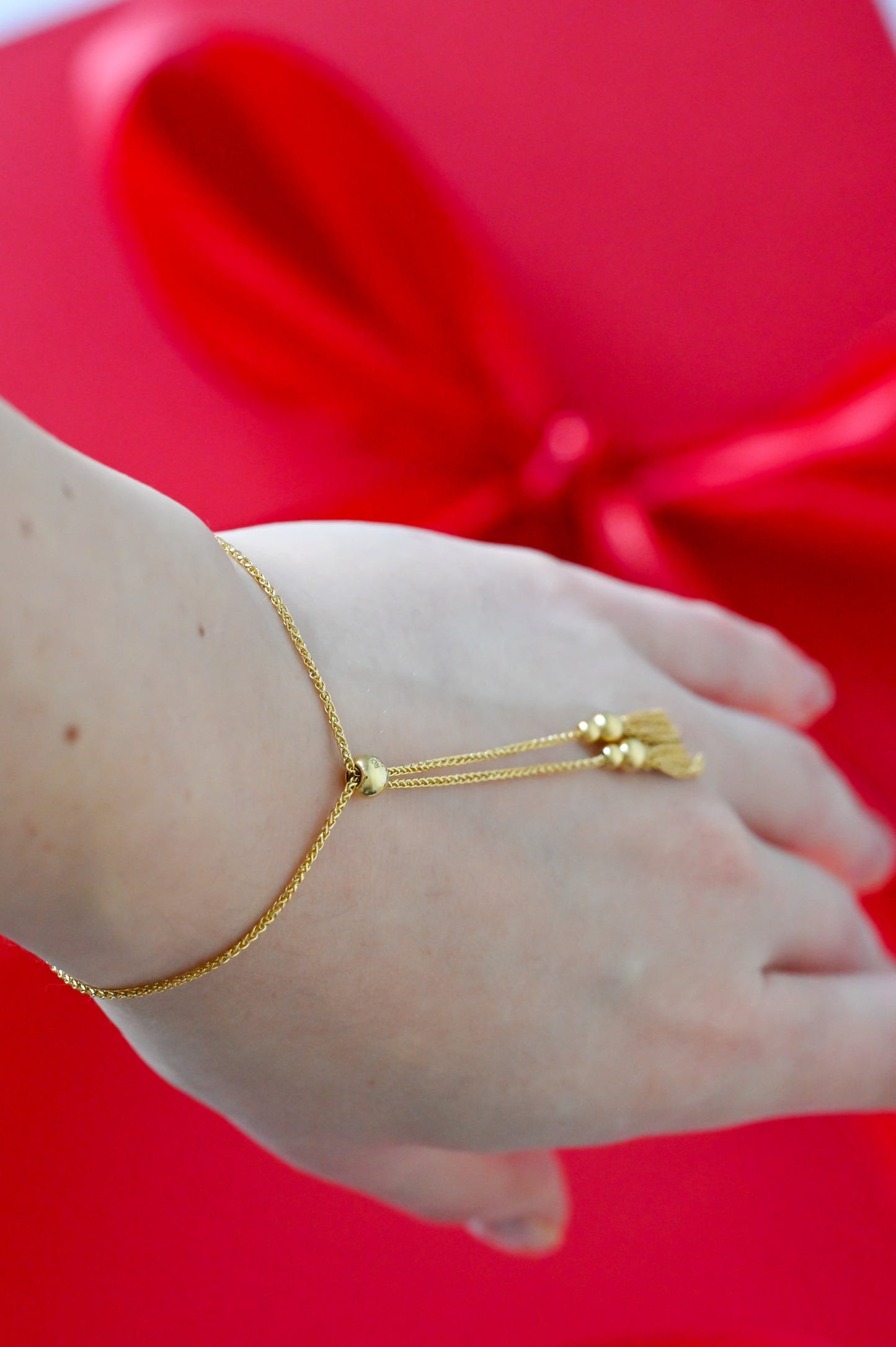 Bracelet with tassels (size is adjustable)