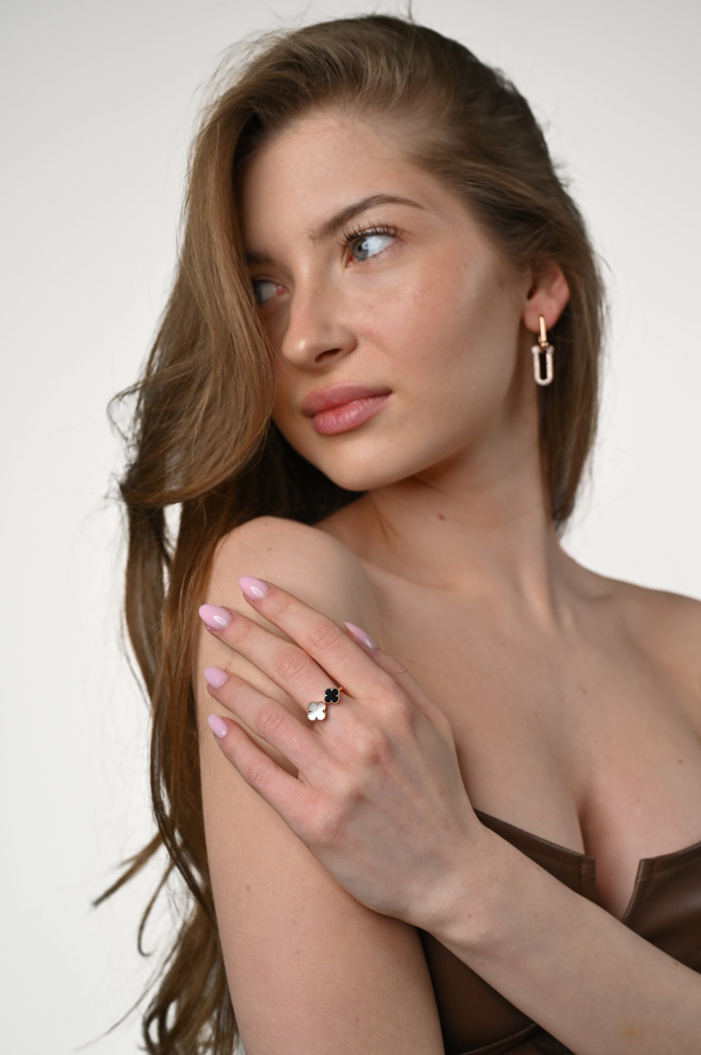 Rose Gold 585 (14K) Ring Double Clover Mother of Pearl and Onyx