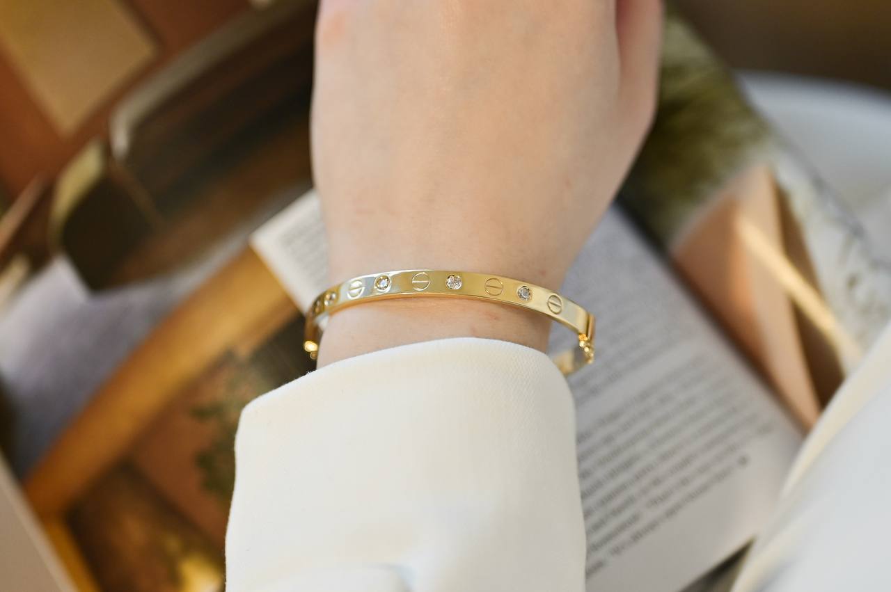 Bracelet Love Yellow Gold with Zirconia stones