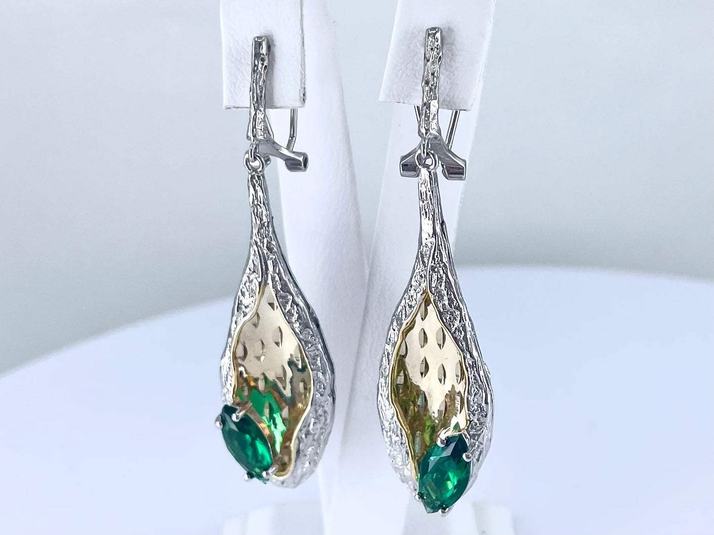 Unique Drop Style Emerald Silver Jewelry Set