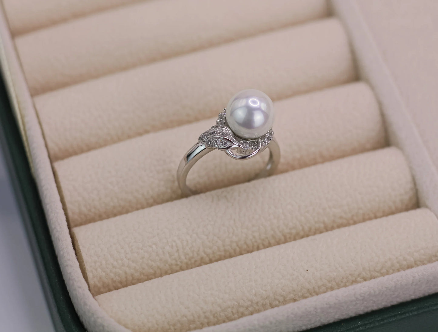Silver Set White Pearl with petals