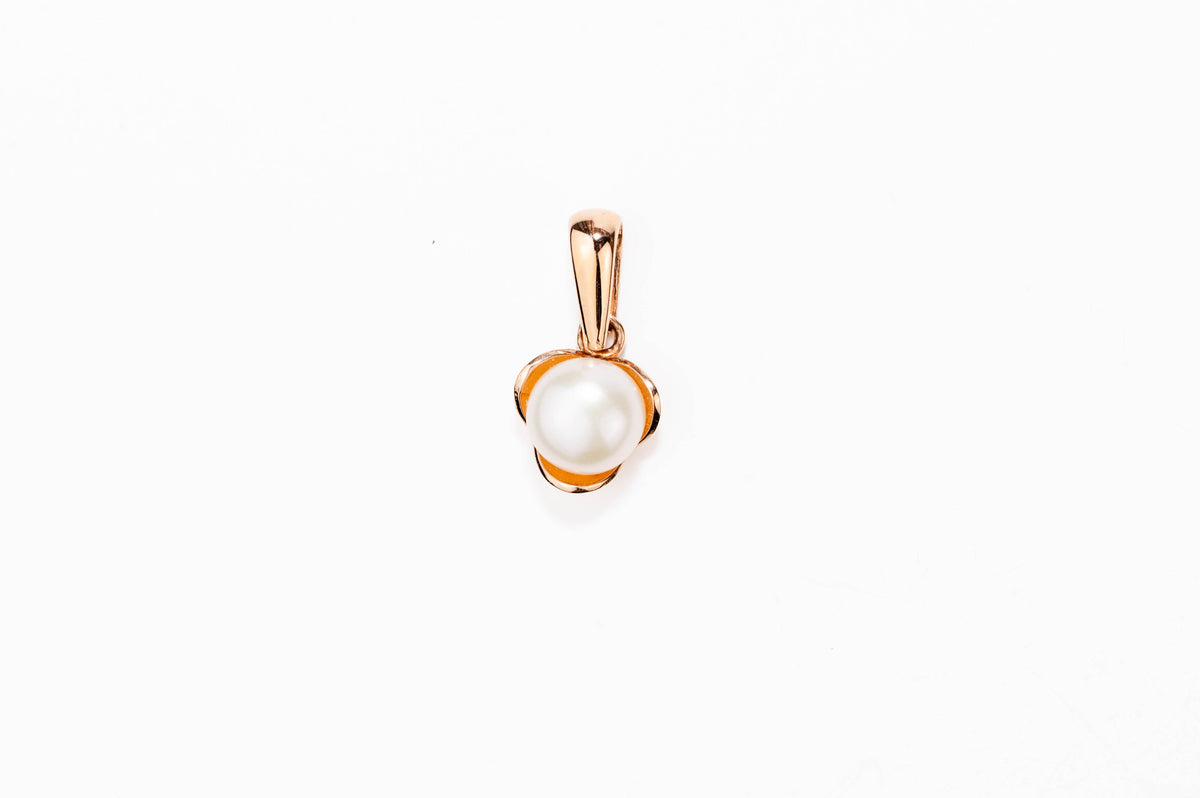 Rose Gold Pendant with Pearl