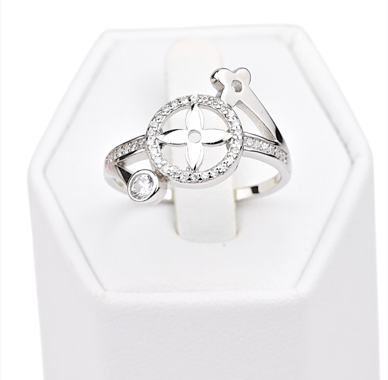 Silver Beauty Set (Earrings, Ring, Pendant)