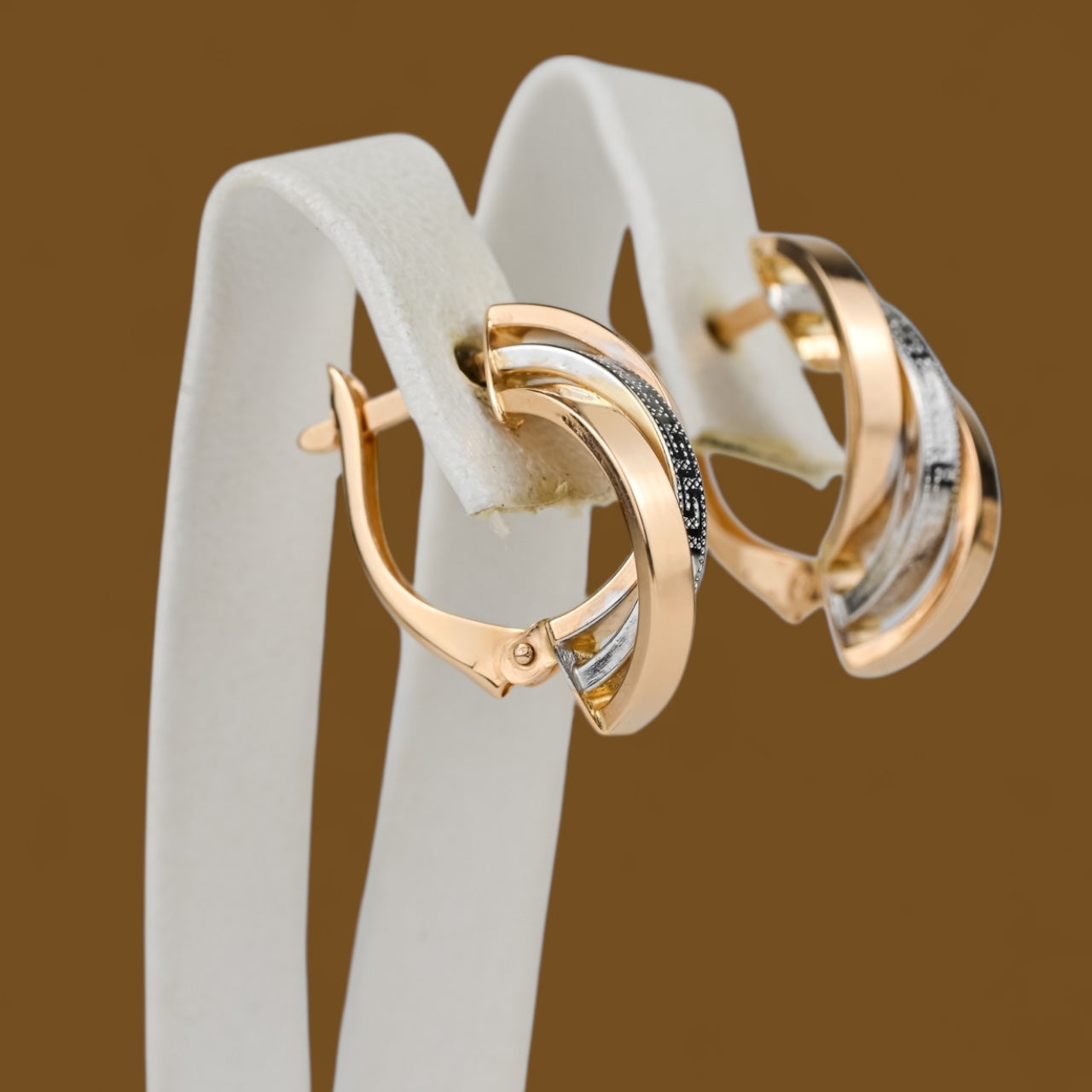 Gold Earrings with English lock