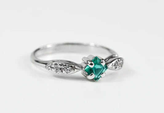 Silver Ring with Green Zirconia stone