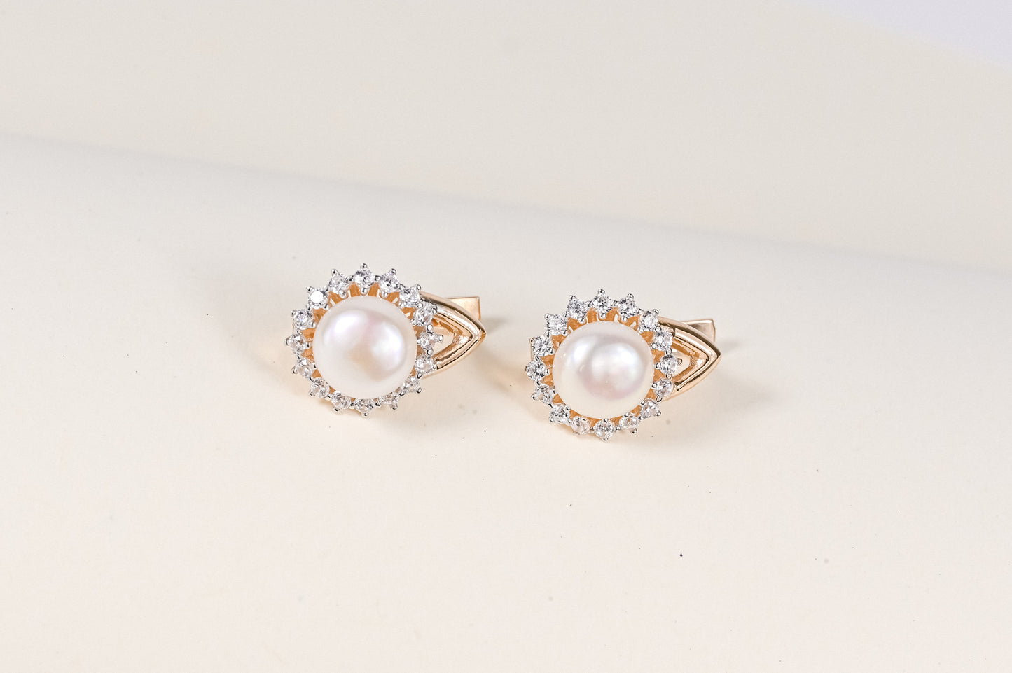 Earrings with White Pearl