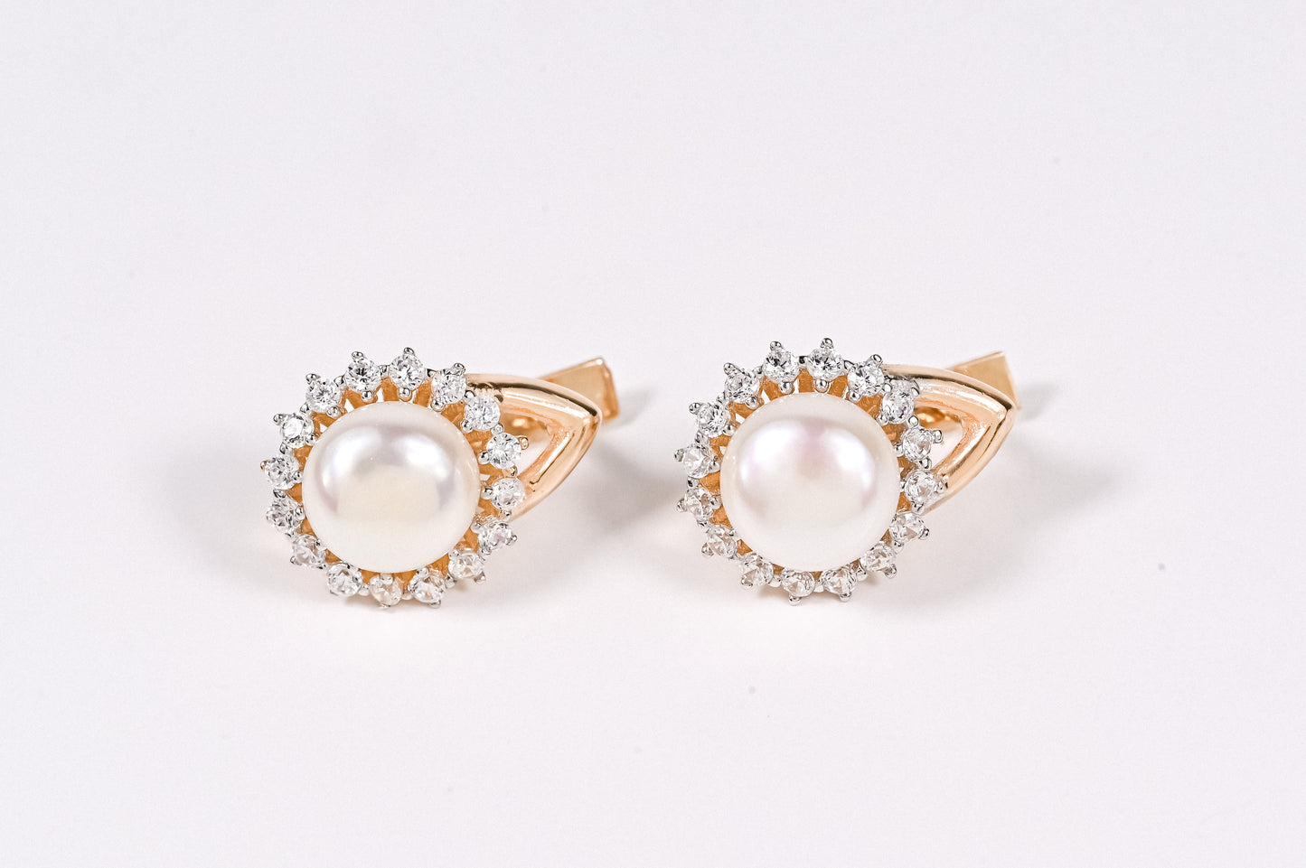 Earrings with White Pearl