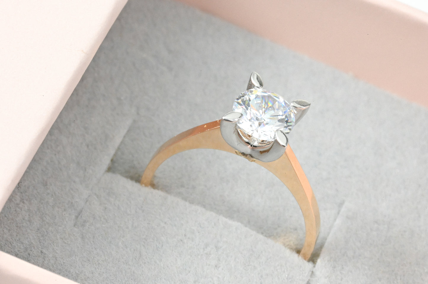 Ring with Zirconia stone