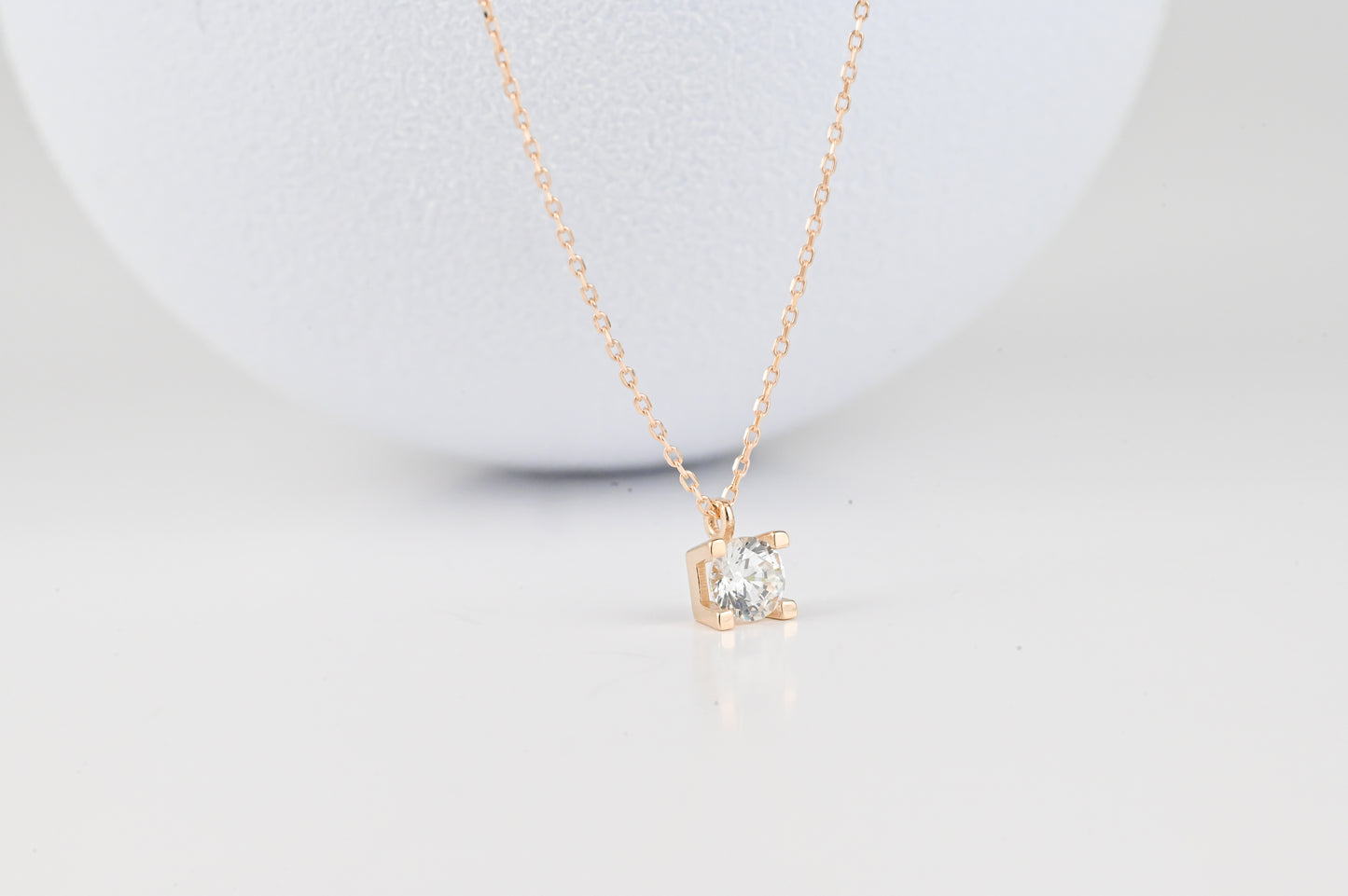 Necklace with Zirconia stone