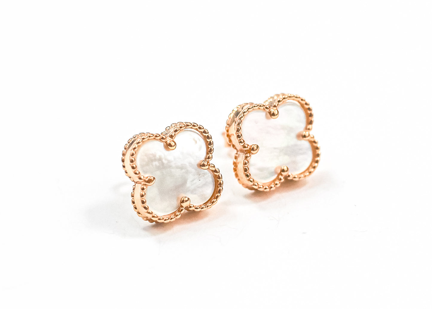 Earrings studs clover Mother of Pearl