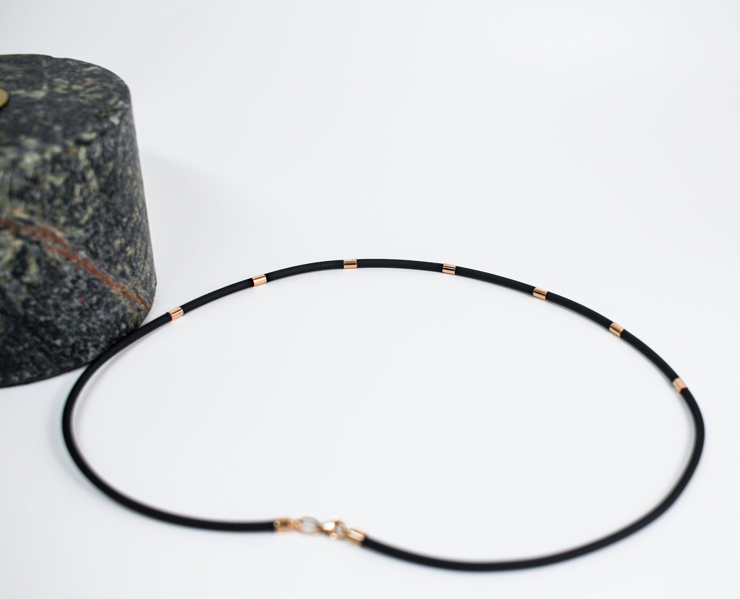 Rubber Necklace with Rose Gold 585