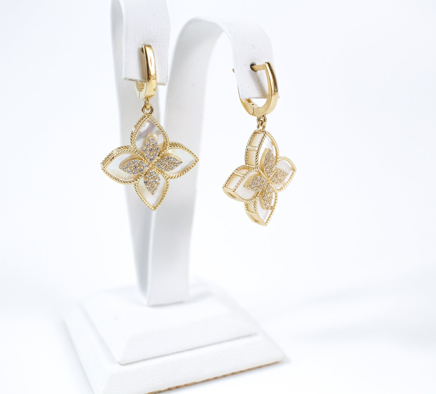 Earrings Mother of Pearl Yellow Gold