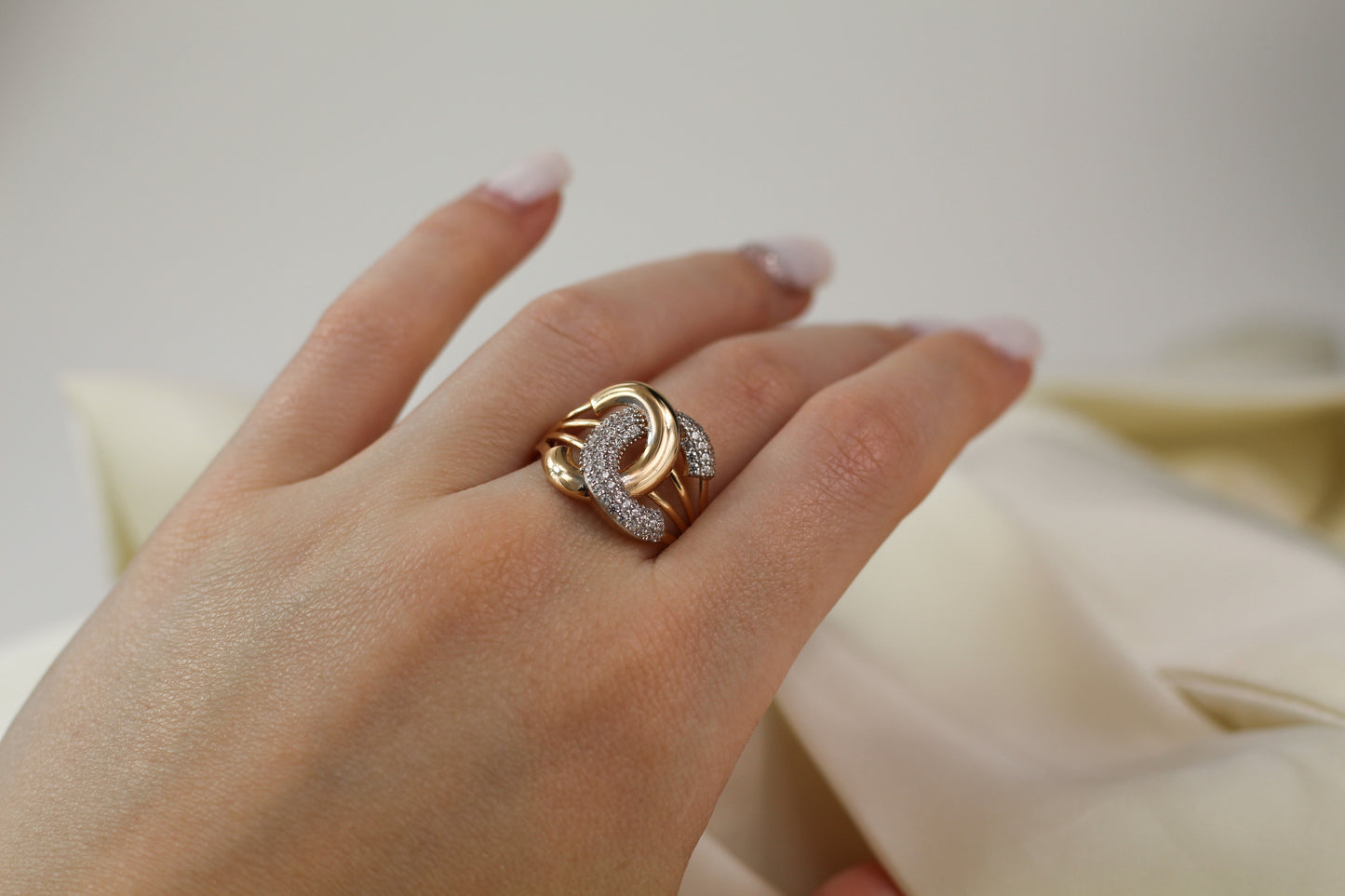 Ring with Zirconia stone