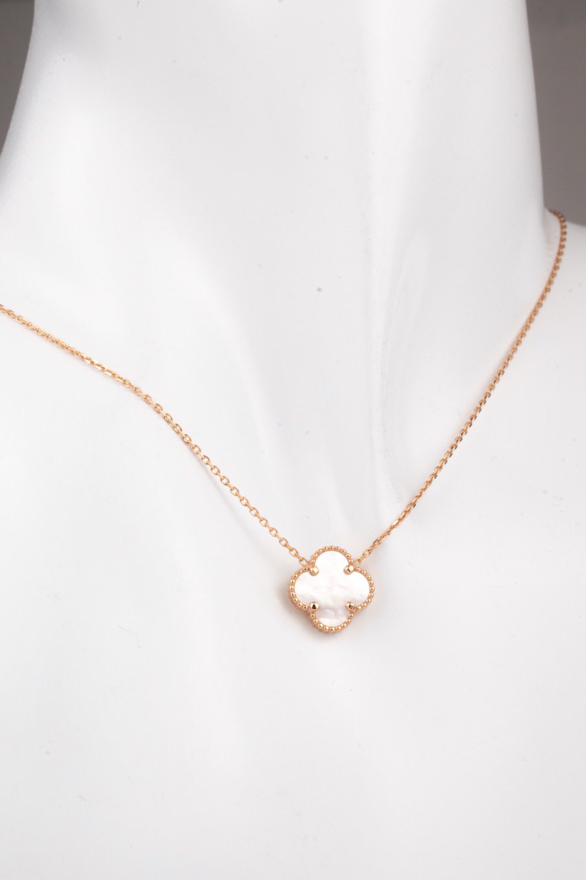 Necklace clover with Mother of Pearl